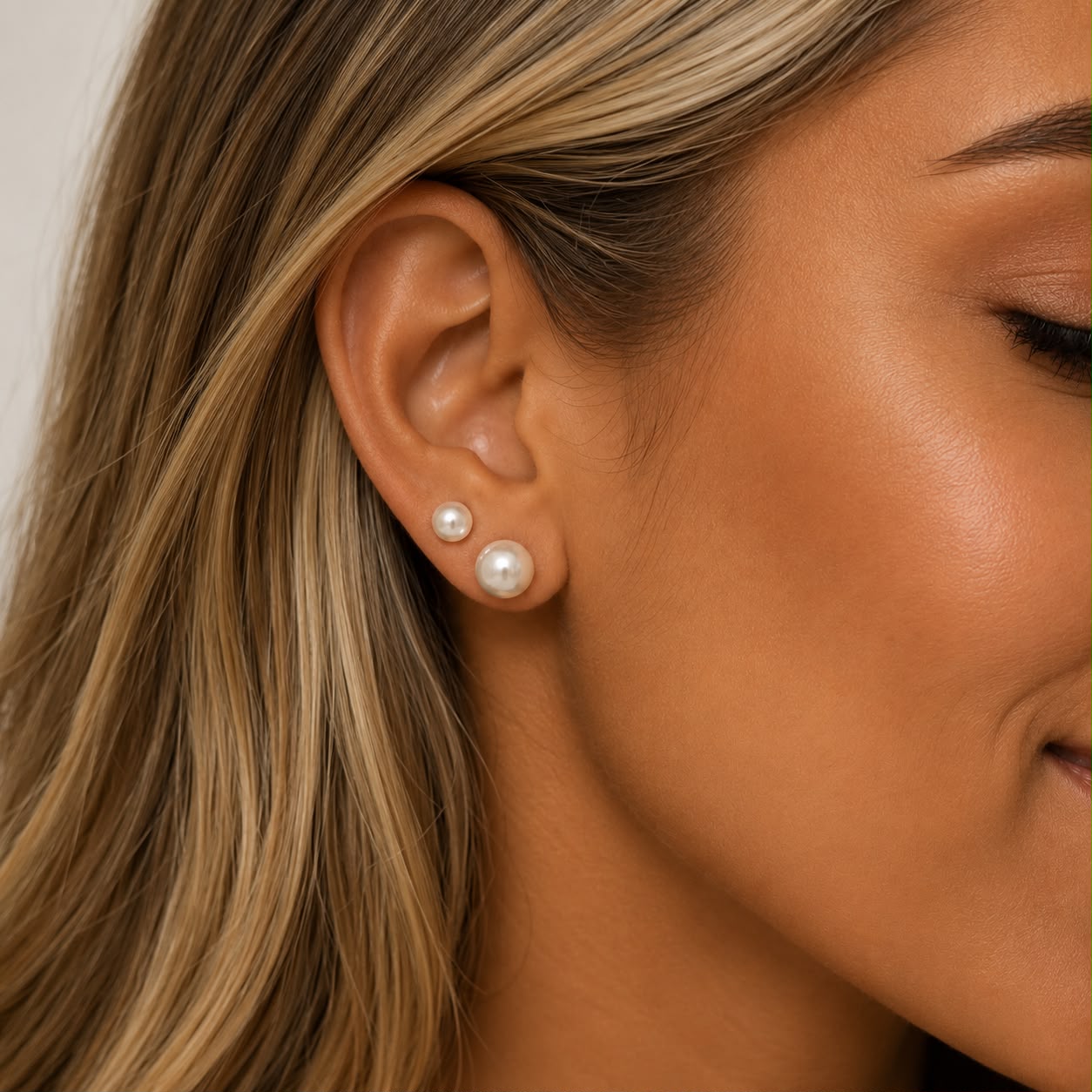 Aros Perla Clásica con Baño de Oro 18K.