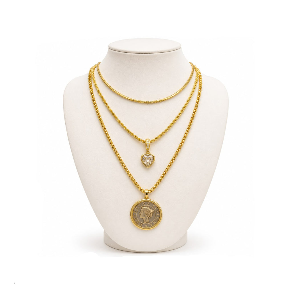 Collar Cordón Dorado con Dije Corazón de Cristal