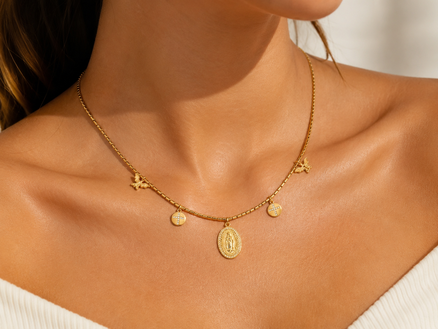 Collar Mostacilla Virgen Guadalupe Divine Essence con Baño de Oro 18K