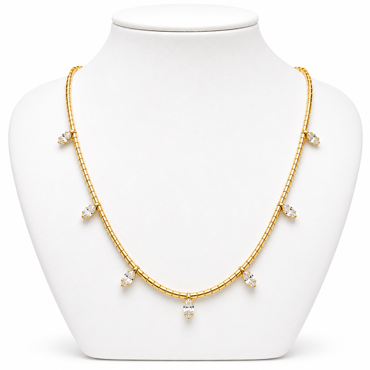 Collar Dorado 66-2217-60CM con Baño de Oro 18K sobre fondo blanco