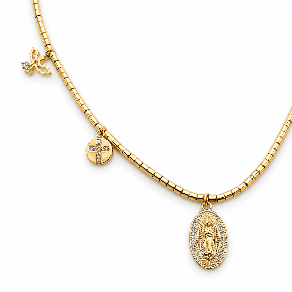 Collar Mostacilla Virgen Guadaluope Divine Essence con Baño de Oro 18K