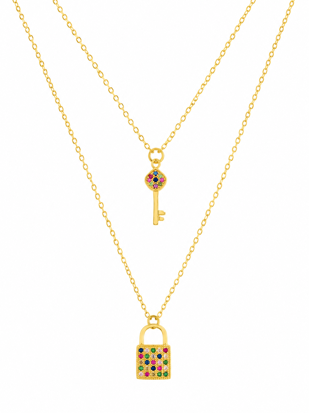 Collar Dorado CL3621 con Baño de Oro 18K sobre fondo blanco