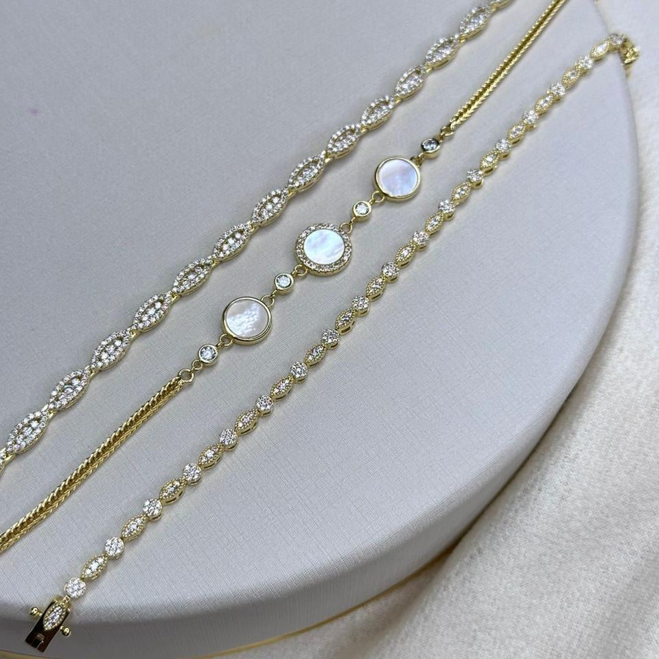 Pulsera Nácar Elegance con Baño de Oro 18K.