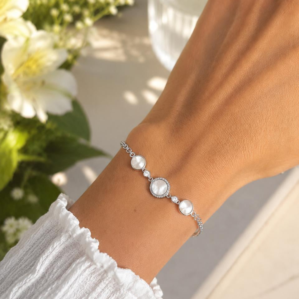 Pulsera Nácar Elegance con Baño de Oro 18K.
