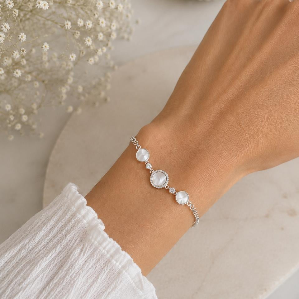 Pulsera Nácar Elegance con Baño de Oro 18K.